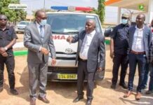 Activités du Ministre, Gouverneur : Dr Albert Flindé fait de nombreux dons.