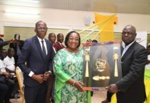 La Ministre Anne Ouloto « Éléphant d’or » de la FEMUREDCI