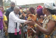 Fête des mères : Dr Albert Flindé communie avec les femmes du Canton Thê