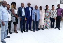 Dr Albert Flindé reçoit l’hommage du personnel du District Autonome des Montagnes