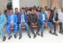 Les cadres et le personnel du District Autonome des Montagnes en phase avec le Ministre, Gouverneur