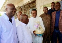 Les députés de Man commune apportent leur soutien aux communautés religieuses