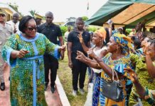 Élan de solidarité : La présidente Anne Ouloto apaise les sinistrés de la tornade